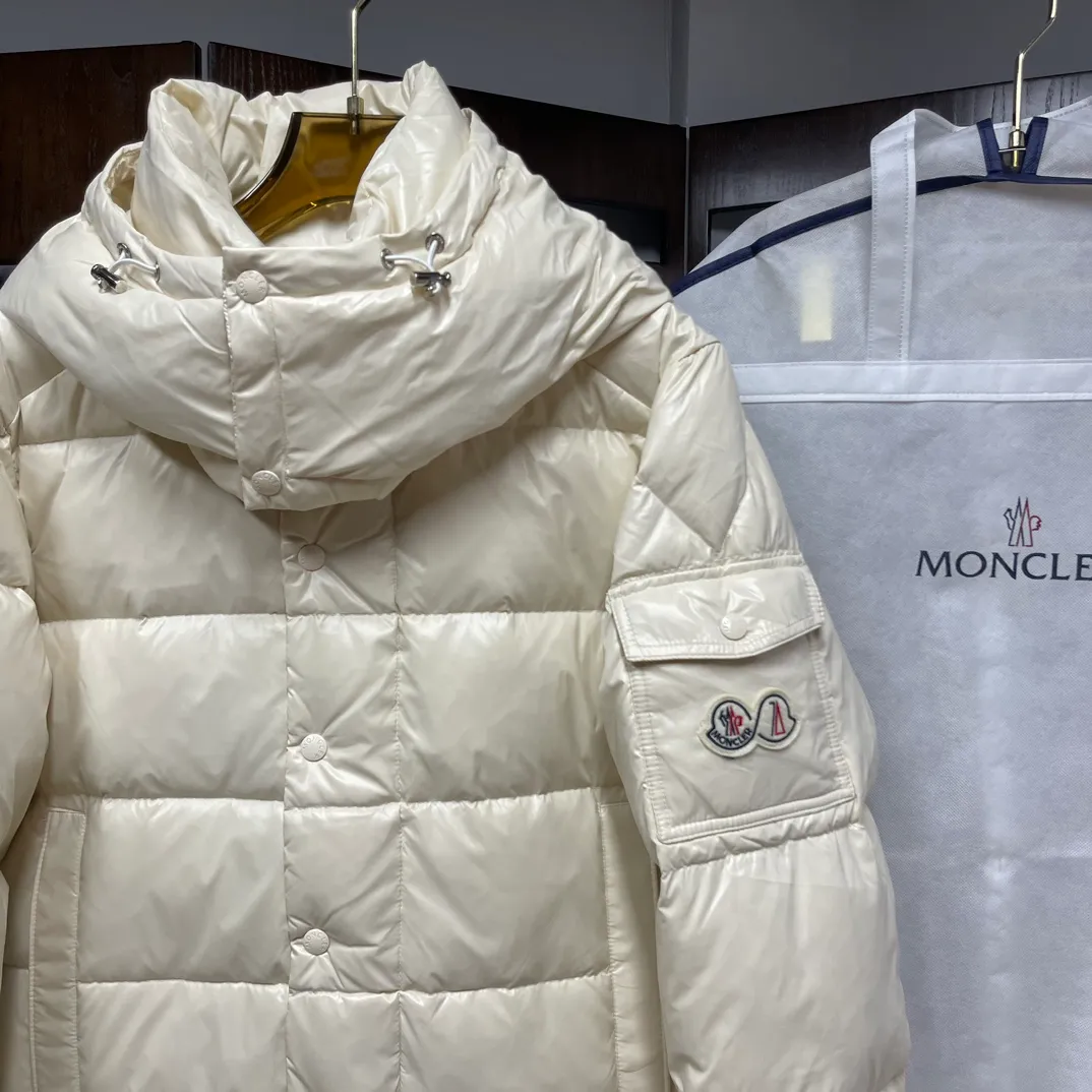 P390 Moncler/ 2026 70 、 。 DNA ， ， 。 Classic ， 、 。 Classic 70 。 Quality， 90 ，Premium Quality ， ，Black ！ Sizes M-3XL